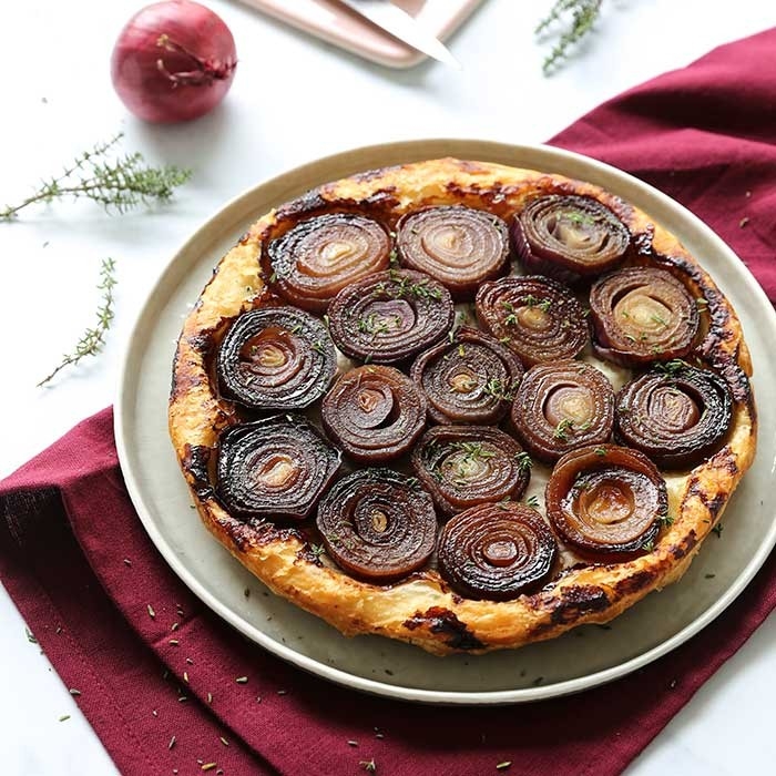 Tarte tatin aux oignons rouges - L'Eau Vive